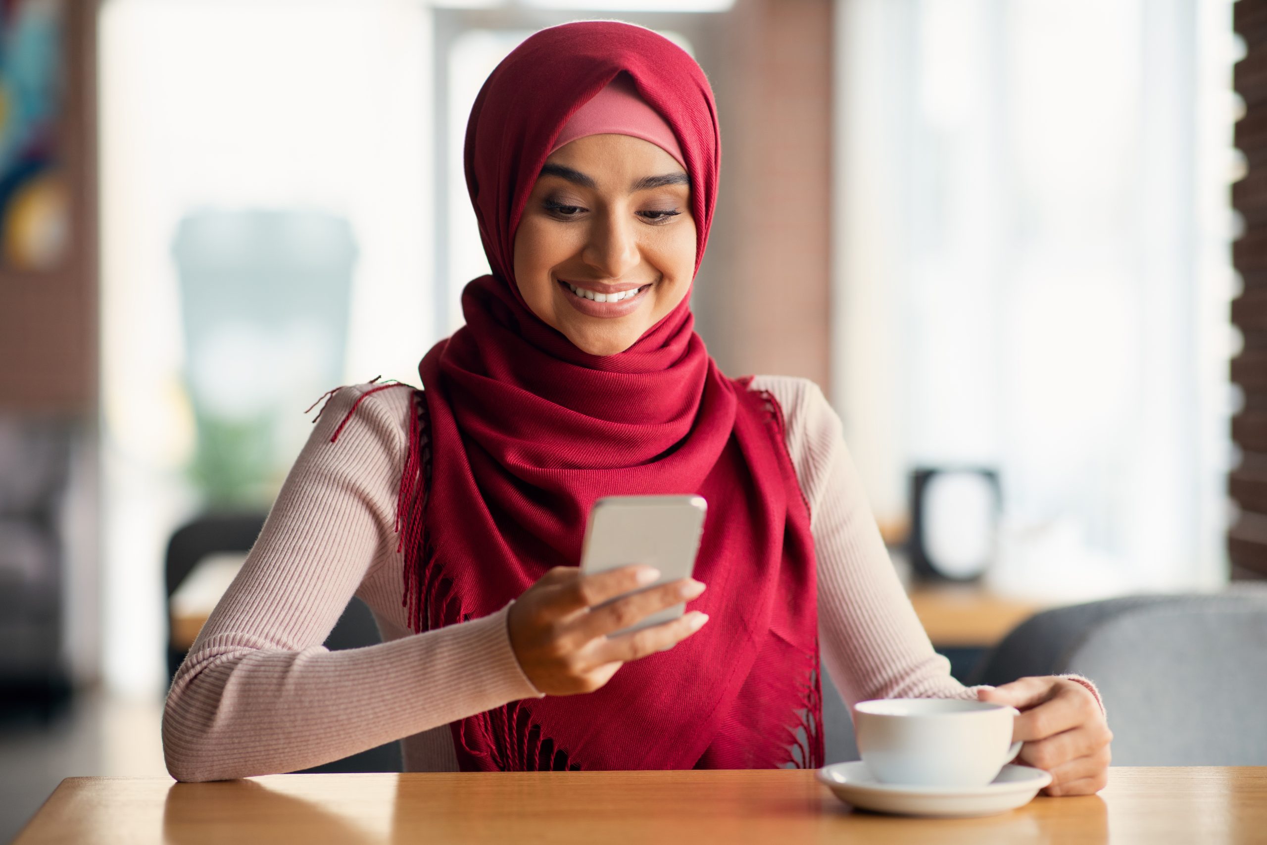 Top Apps to Find Halal Cafés and Coffee Shops Near You: