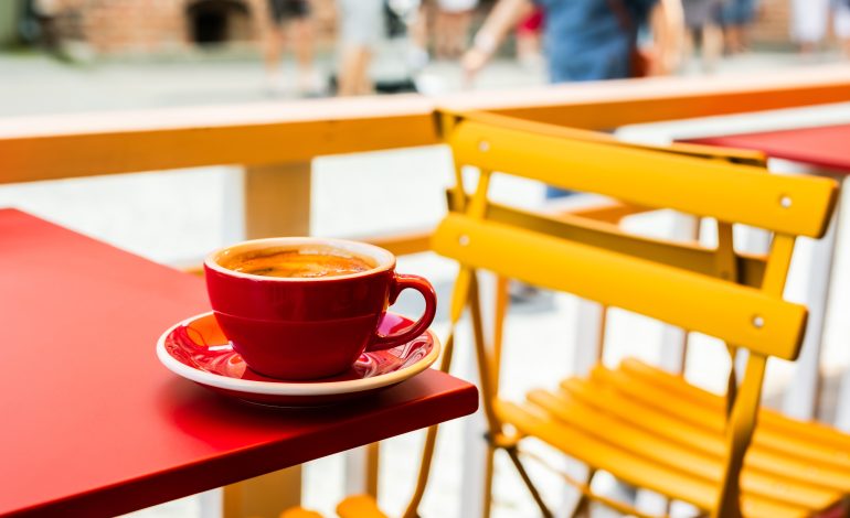 Sunshine and Sips: The Best Coffee Shops with Outdoor Seating Around the World: