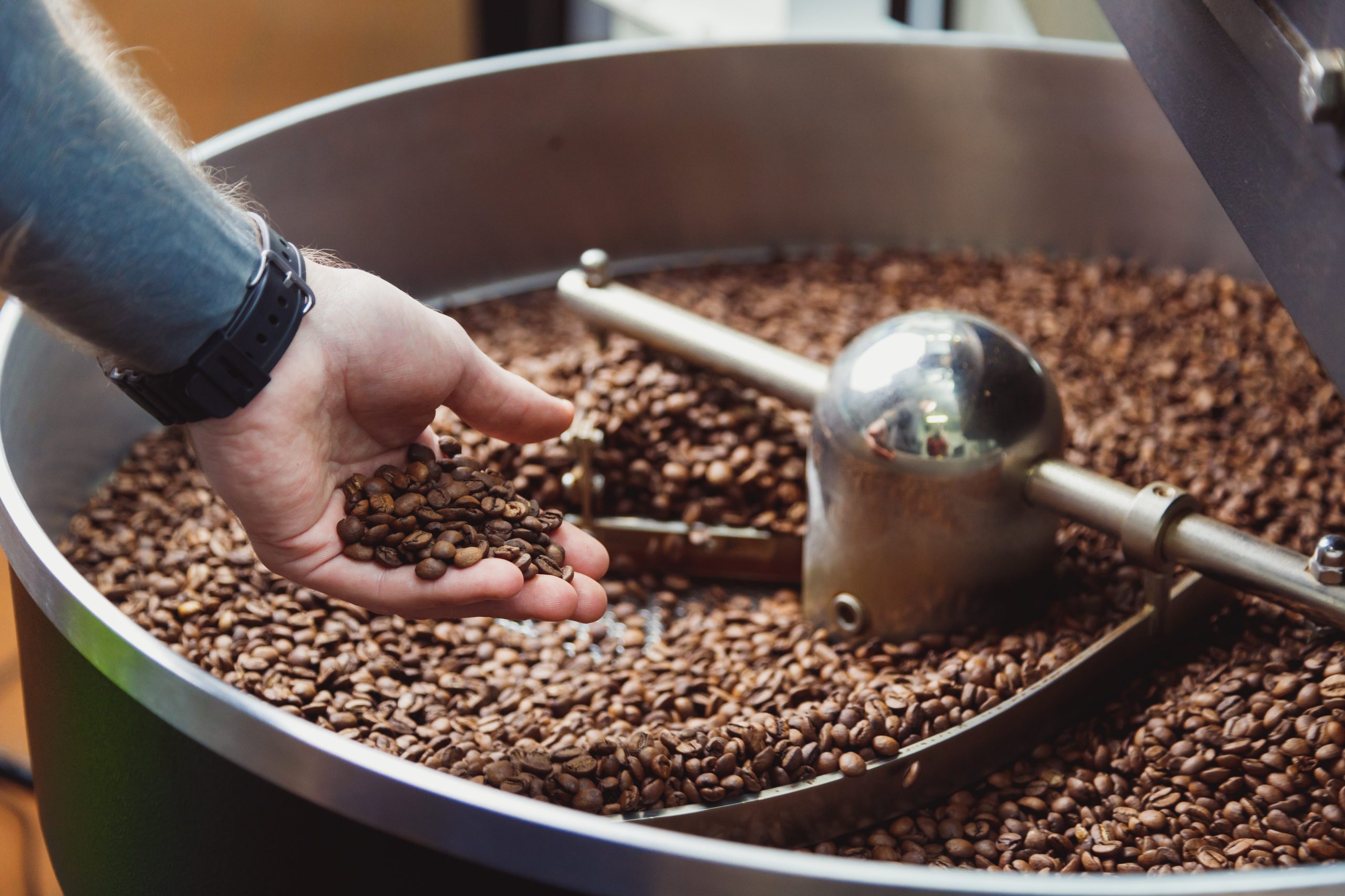 From Bean to Brew: Understanding the Unique Appeal of Specialty Coffee Over Commercial Chains: