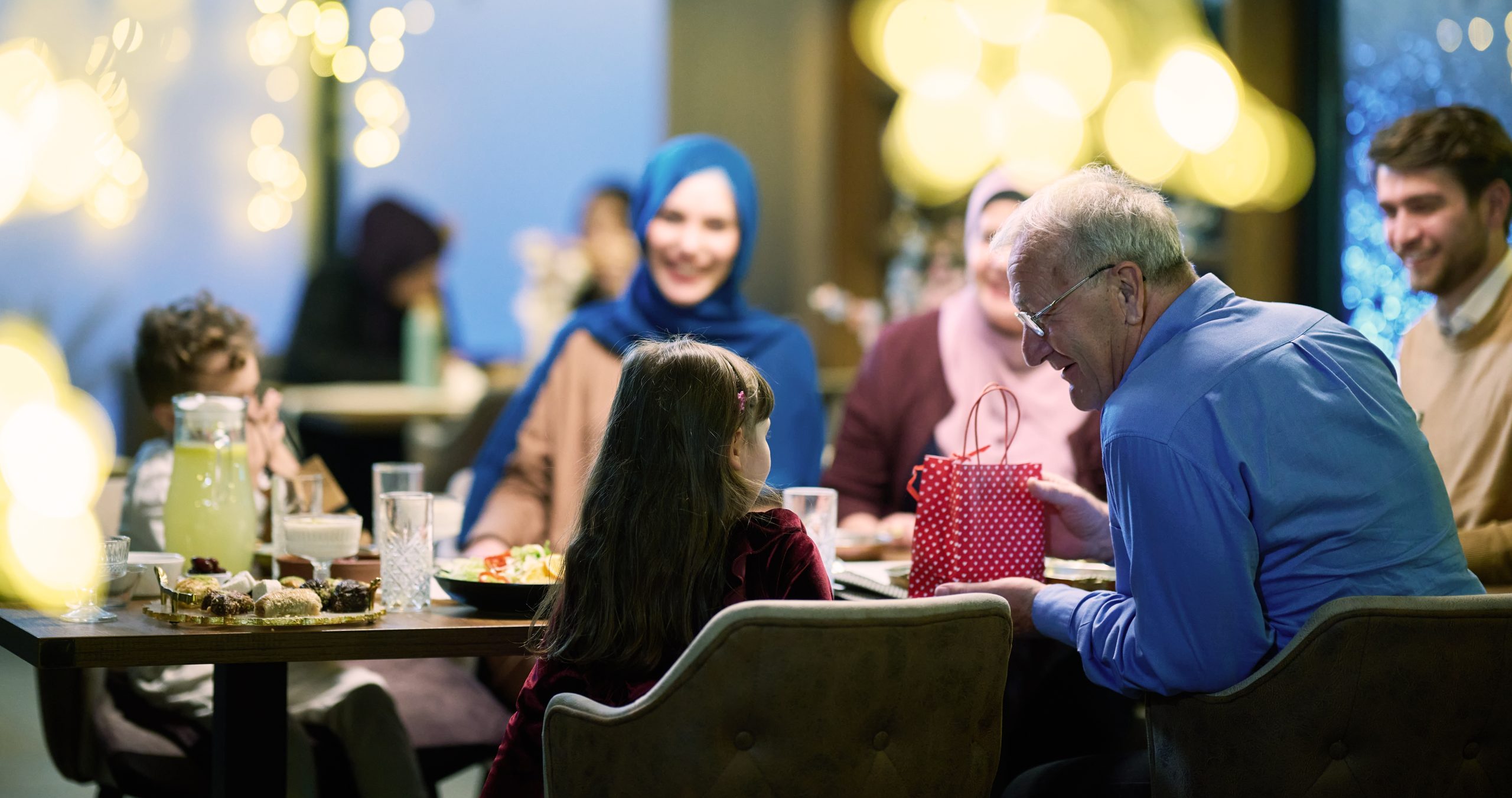 Faith and Fun Combined: Halal-Friendly Hangouts Near Mosques for the Whole Family: