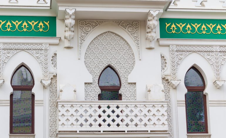 Faith and Flavor: Exploring Halal Coffee Shops Around Iconic Mosques: