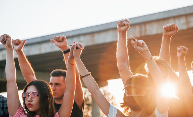 Community Vibes vs Convenience: The Social Impact of Independent Cafés and Coffee Chains: